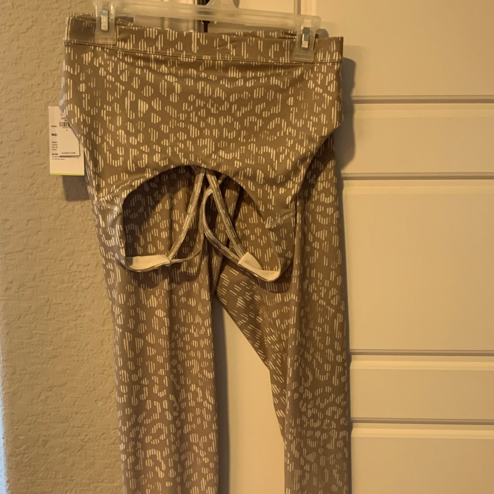 New with tags! Old navy elevate leggings with matching sports bra